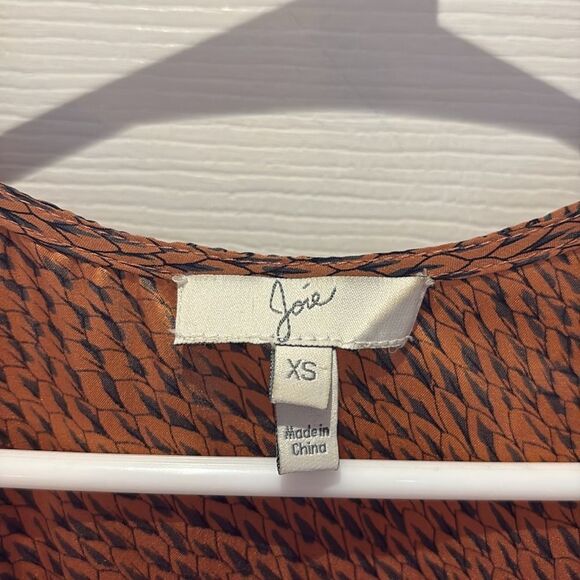 Joie 100% silk tank blouse SZ Xsmall with buttons - Picture 2 of 9